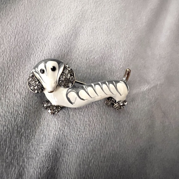 New Doxie Brooch - Picture 1 of 3